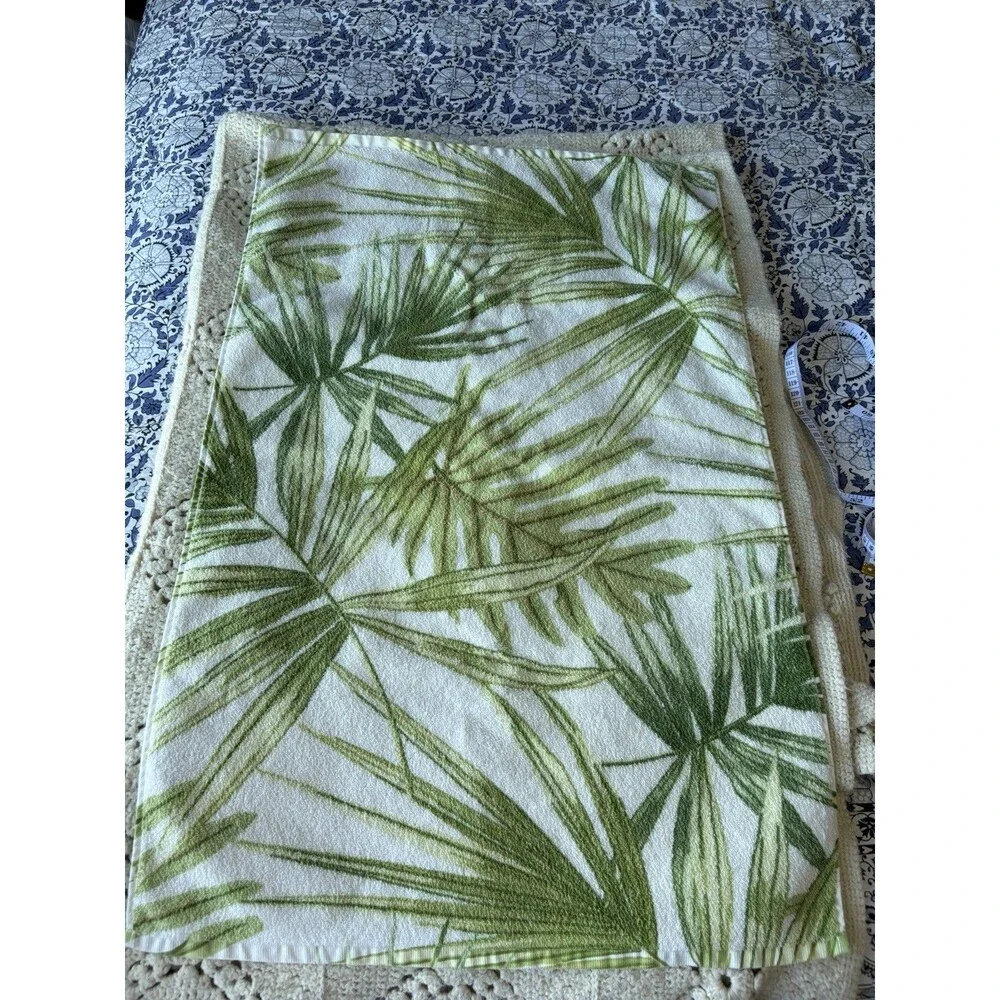 Pottery Barn Tropical Palm Leaf Textured Cotton Hand Towels  17 x 28 in GUC